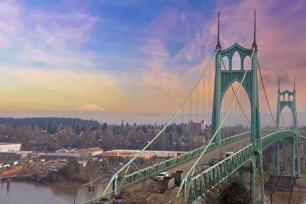 St Johns Bridge in Portland Oregon with cars with oregon insurance